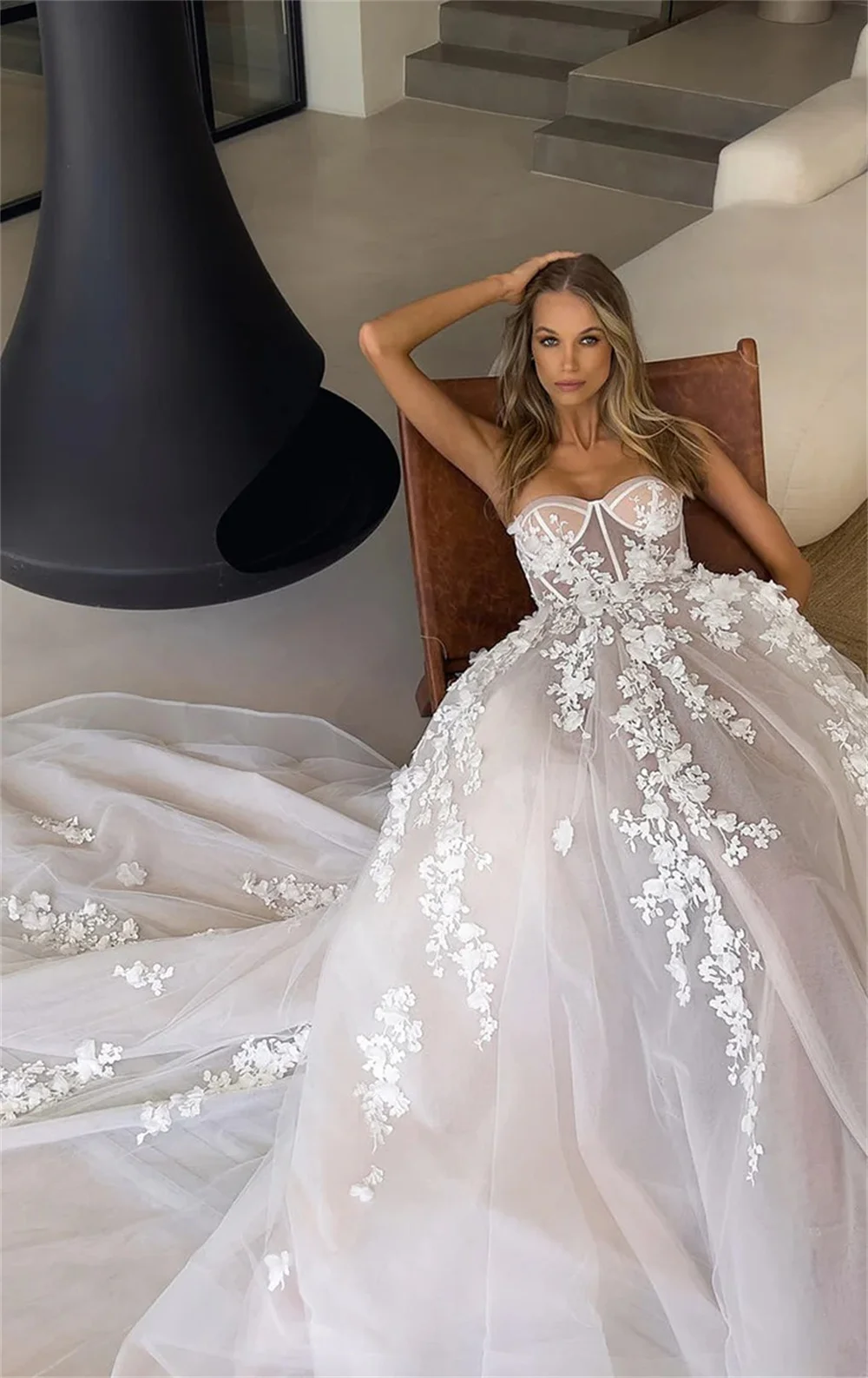 Tokyo Customized White Strapless Wedding Dress Sleeveless Back Zip Elegant Tulle Bridal Gown 2025 Flower A-Line Wedding Gown