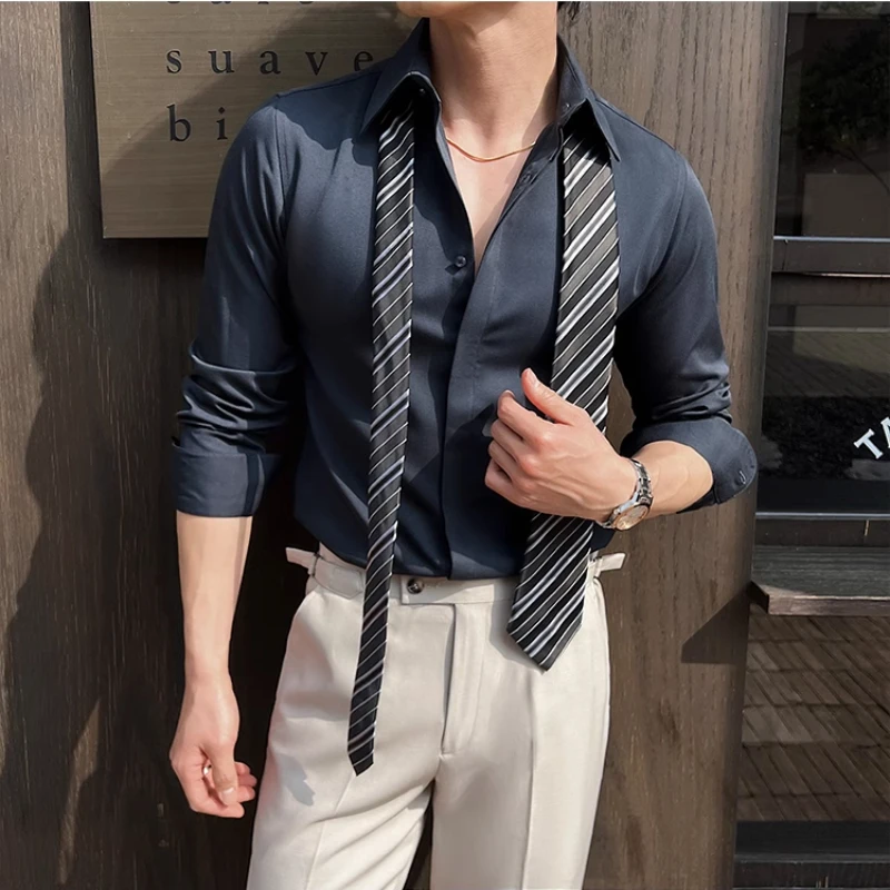

Men's White Long-Sleeve Dress Shirt - Slim Comfortable Fabric. Ideal for Formal Events & Everyday Wear. Classic & Modern Design