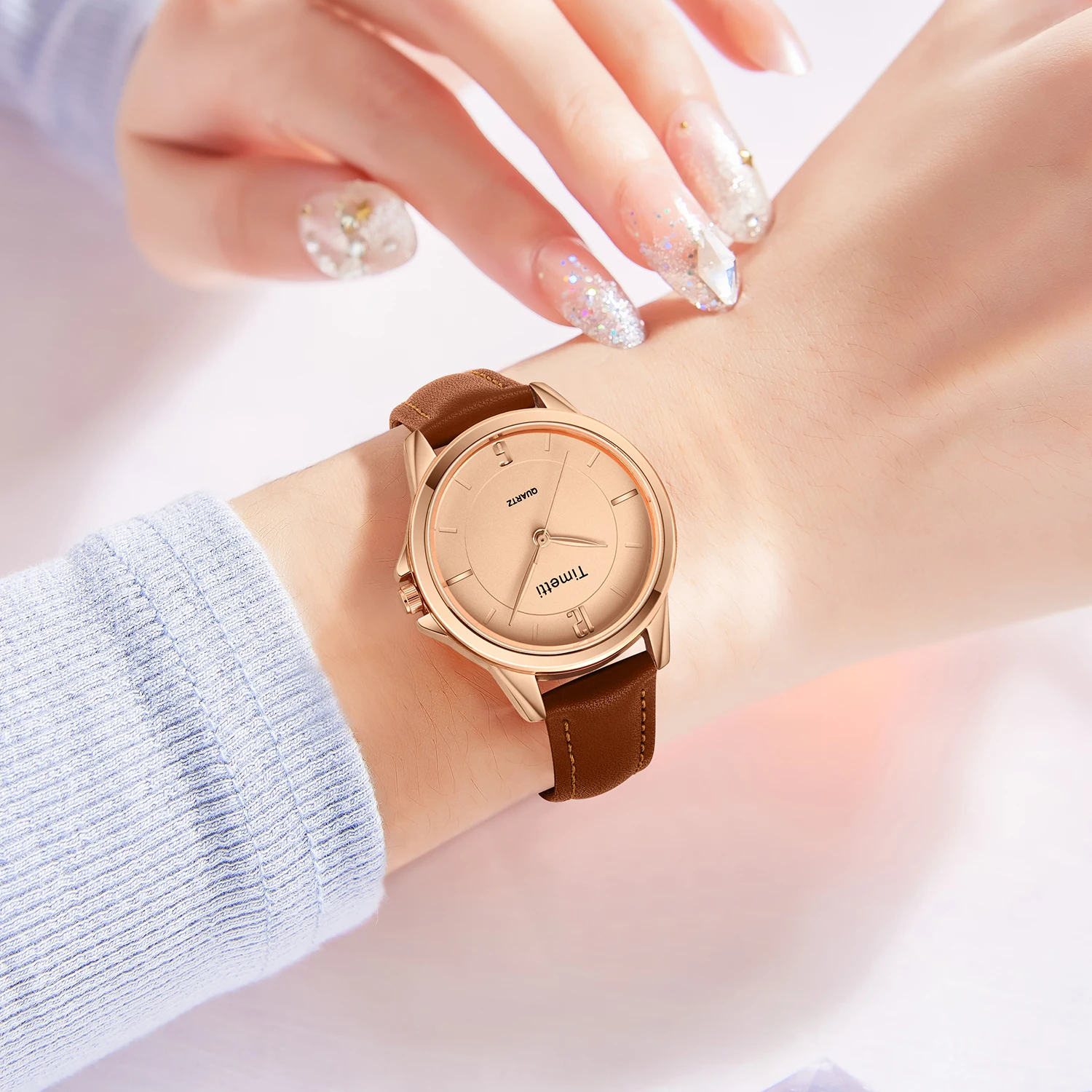 ساعة مفاجئة غامضة صندوق أعمى-ساعة نسائية عصرية كاجوال بحزام جلدي كوارتز لون عشوائي (بدون صندوق)