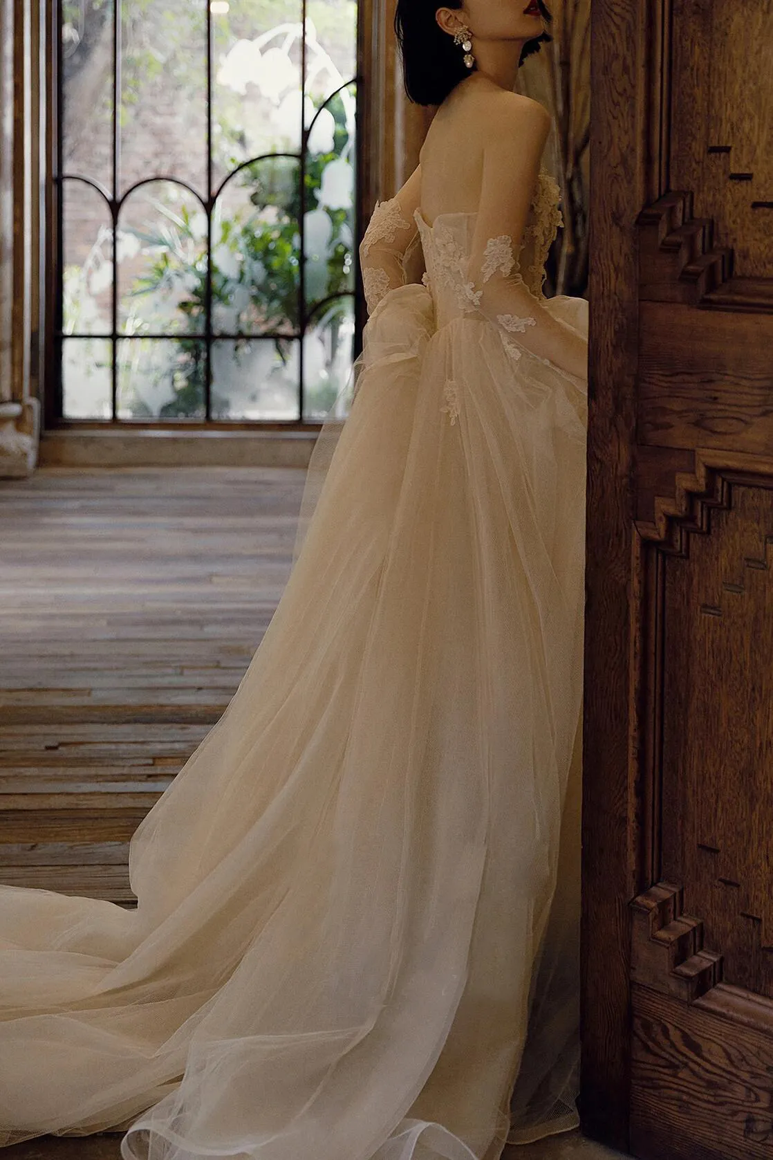 Fancy Light Champagne Wedding Dress Strapless High Waist Bridal Gowns Floral Applique Zipper Back Accept Custom Made