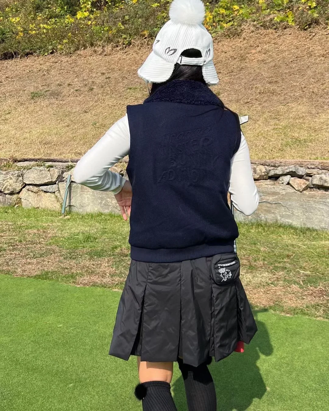 قبعة دلو جولف شتوية فاخرة، عزل حراري مع لمسات فرو، حزام قابل للتعديل مقاوم للرياح للرياضة