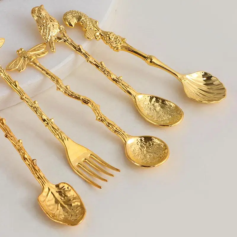 SUSU 1Pcs Kitchen Accessories Retro Hotel Family Dessert Coffee Spoon Ice Cream Tools Creative Royal Style Flatware Metal Spoon