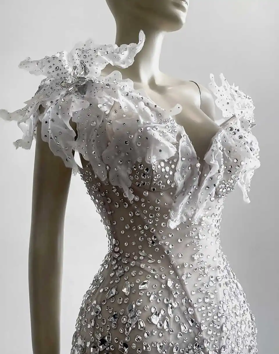 Abiti da sposa illusione Sirena con spalle scoperte Strass Cristalli Backless Sweep Train Abiti da sposa Robe de mariée Personalizzato