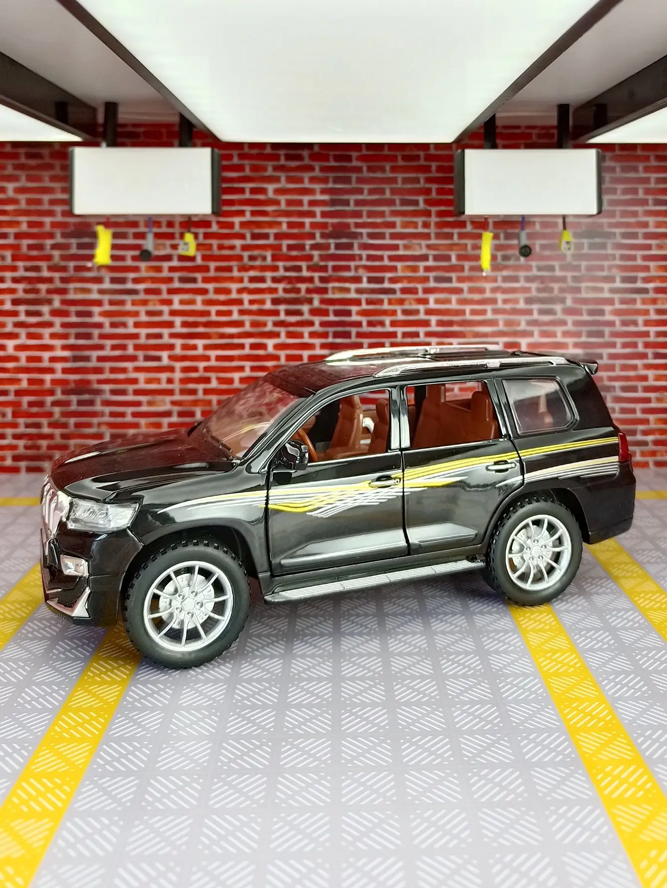 1:24 Prado Land Cruiser SUV Alloy Model Car Diecast Off-road Vehicle Toy Models Sound & Light Collection Toys For Kids