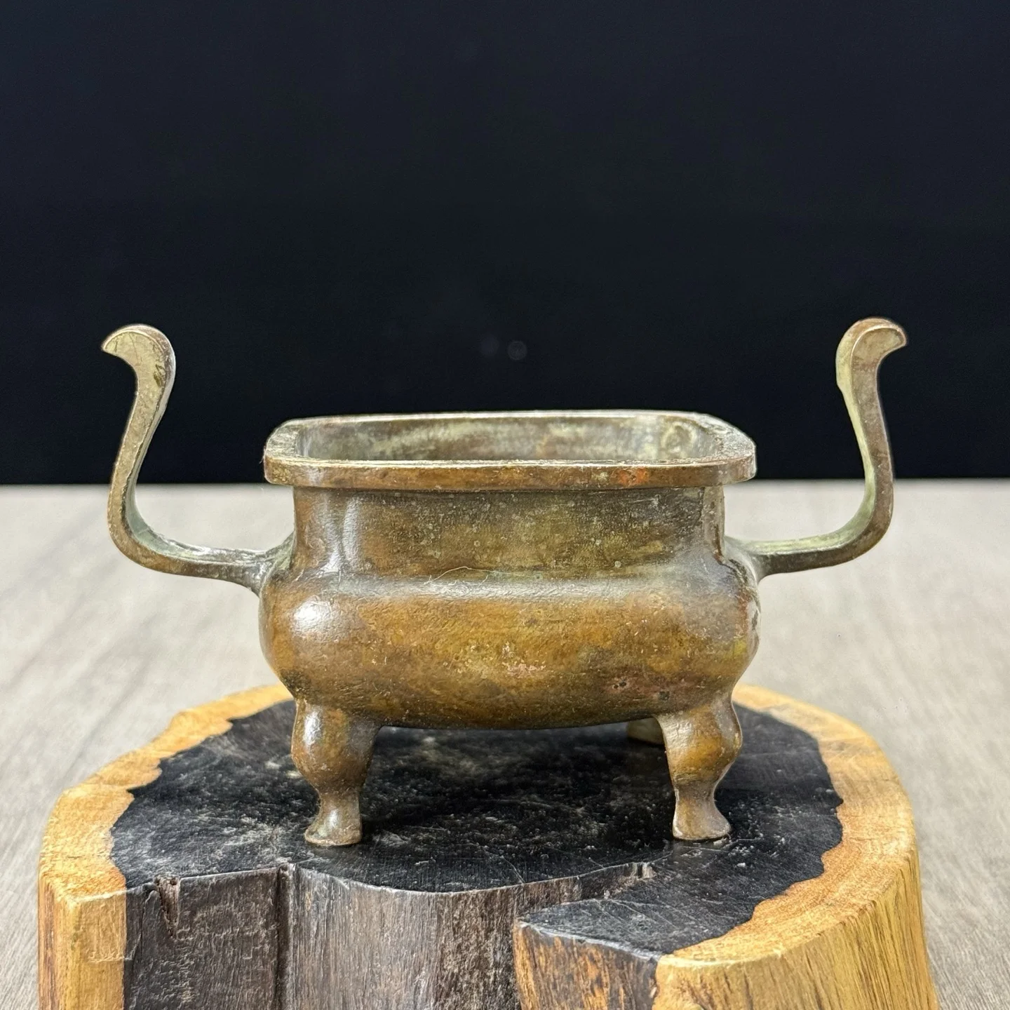 Retro carved mini binaural four-legged incense burner Fang Ding home decoration ornaments