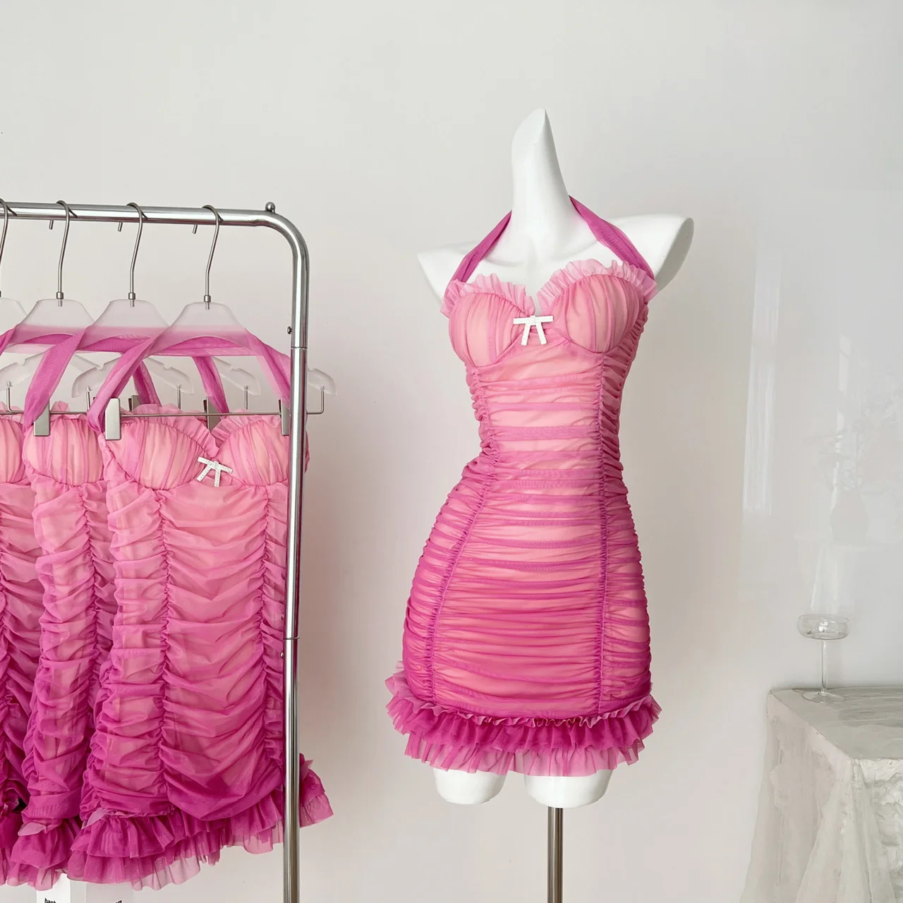 

2025 Summer New Bow Gradient Wrinkle Hanging Neck Dress Cake Skirt