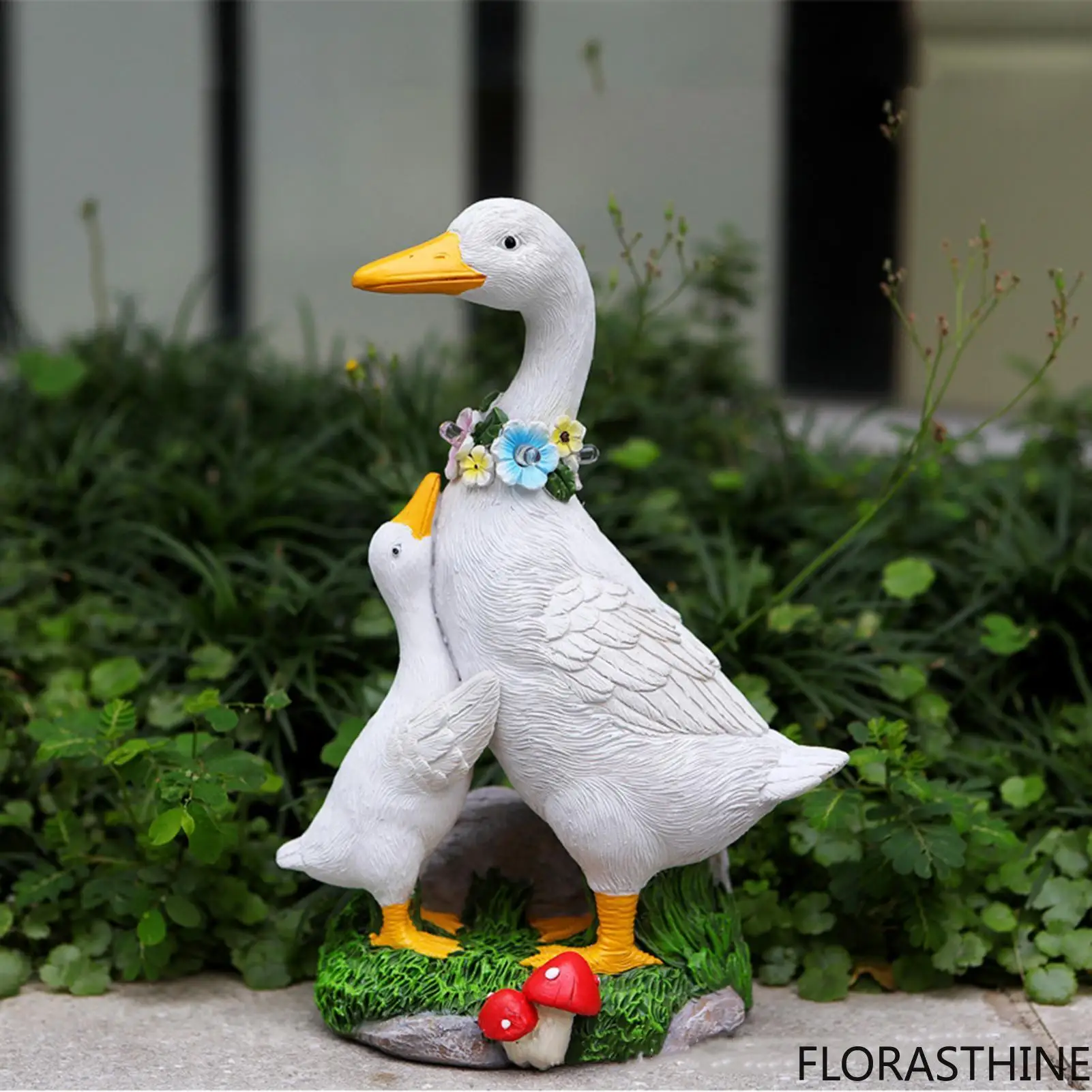 Porch Goose Solar-Powered Resin Outdoor Figurine Garden Statue Ornament for Gardeners Homeowners Collectors Lawn Patio Entryway