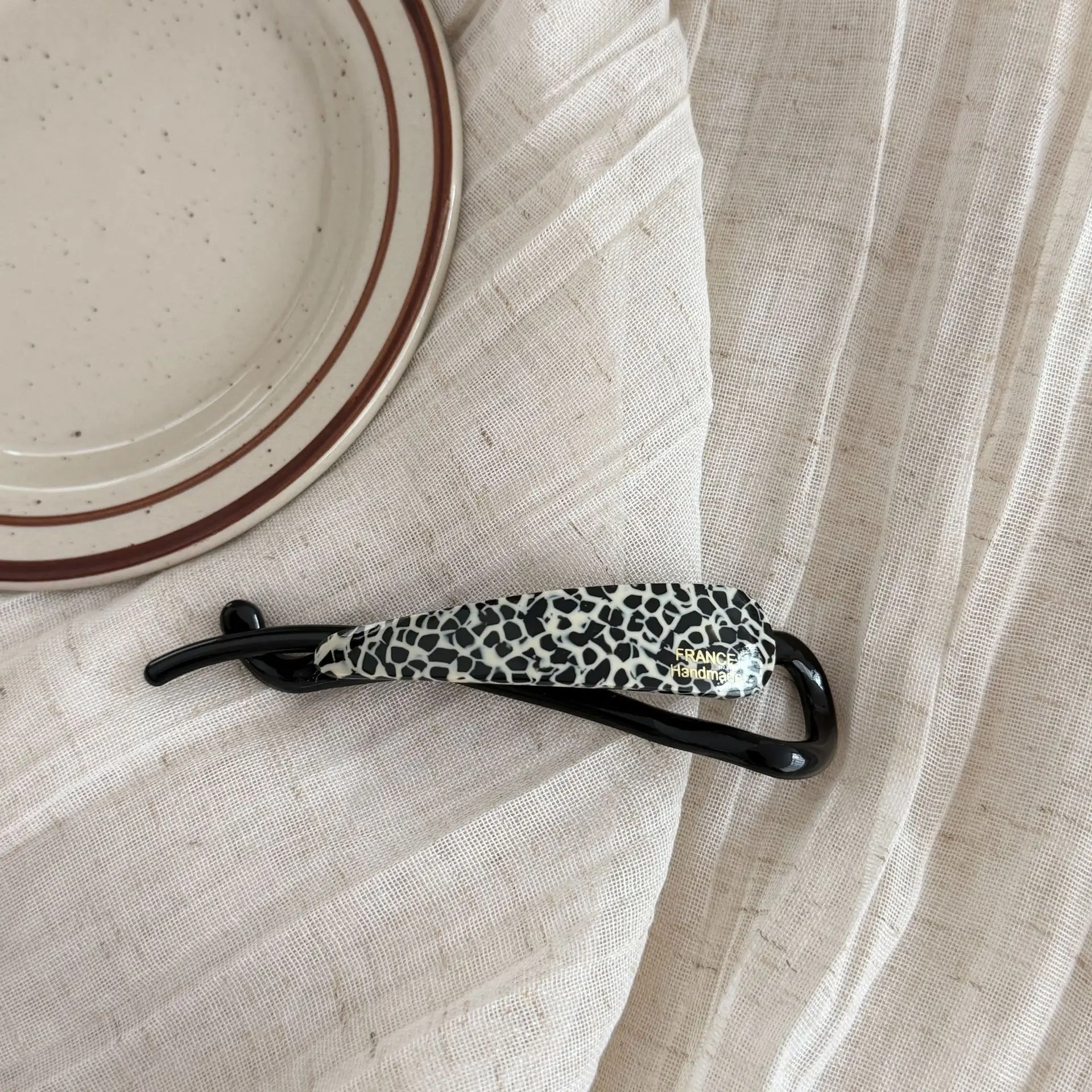 

French Acetate Hair Claw Clip Large Size for Back Head Updo One Piece Design Elegant Non Slip Daily Wear Hair Clips for Girls