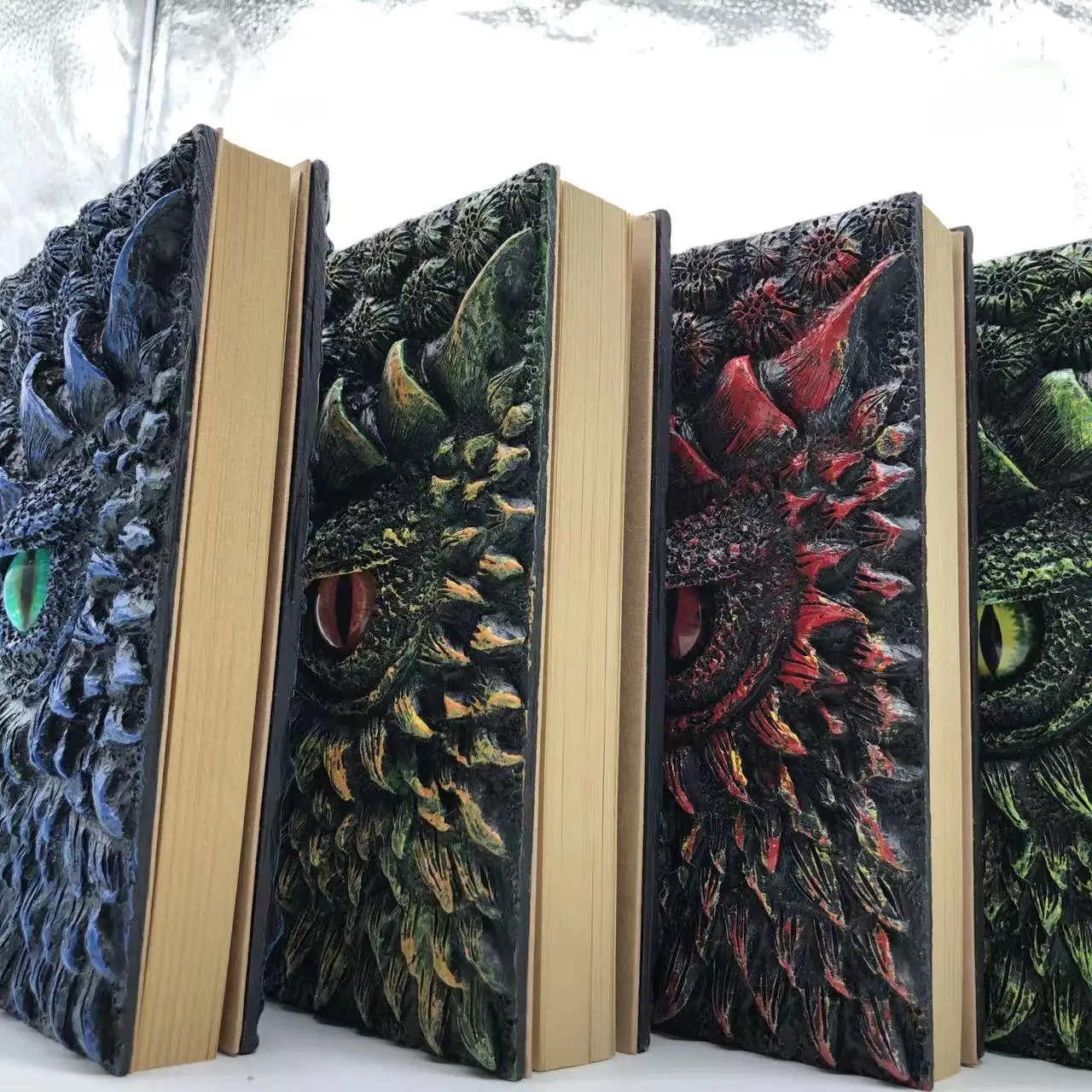 Deluxe Animated Dragon Book 3D Dragon Relief Deluxe Animated Dragon Diary Book High Quality Resin Crafts Desktop Decoration Gift