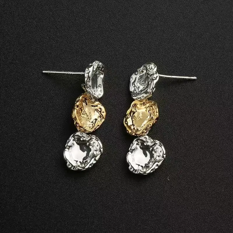 أقراط معدنية غير متماثلة مكدسة، قطرات هندسية مزخرفة باللون الذهبي والفضي للنساء لافتة للنظر للارتداء طوال اليوم #4