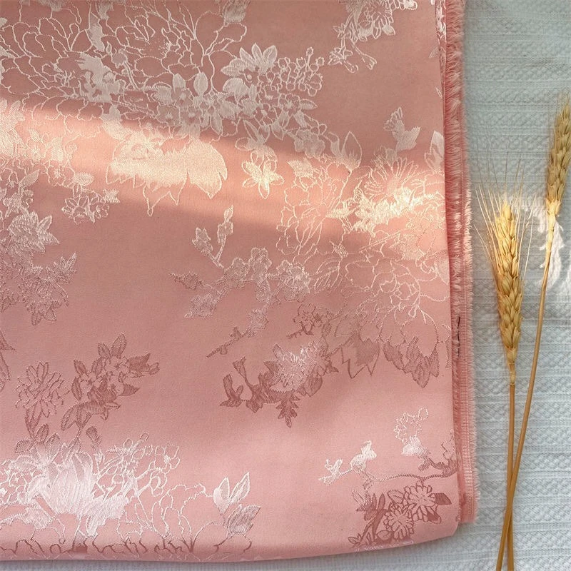 

Шелковая ткань Cheongsam с цветком пиона и розы с этническими характеристиками. Уникальный процесс вышивания. Дизайнерская рука: 26 видов цветов.