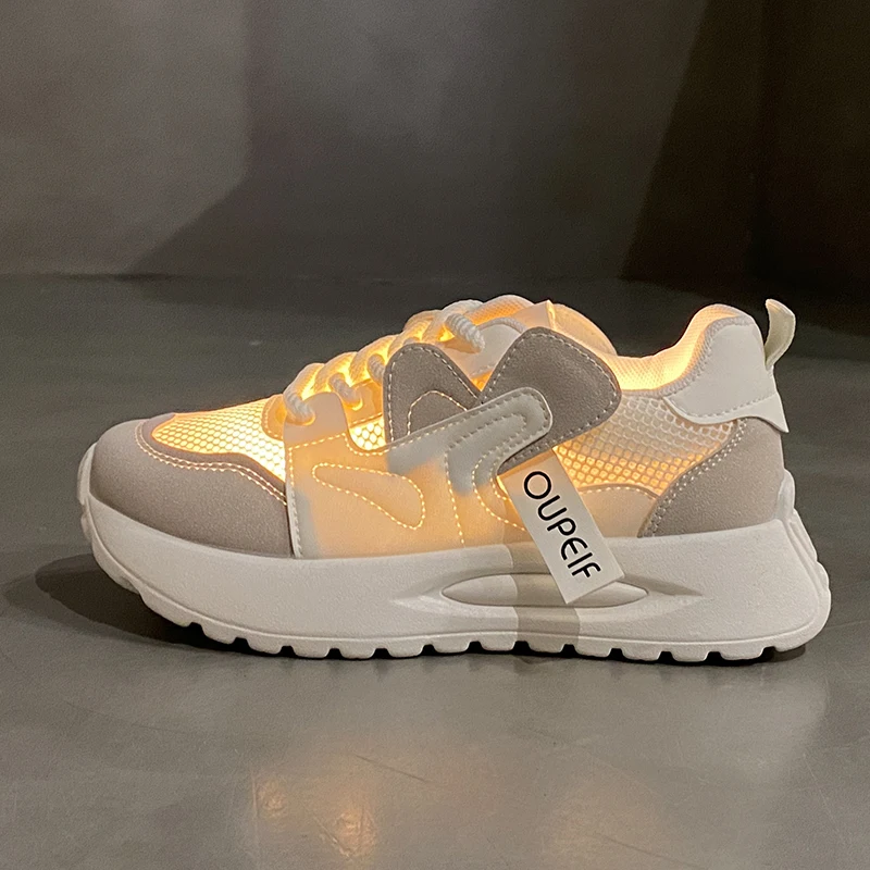 Nuova tendenza della moda estiva scarpe da donna scarpe in rete scarpe bianche piccole piattaforma scarpe sportive Casual piatte traspiranti Sneaker da donna