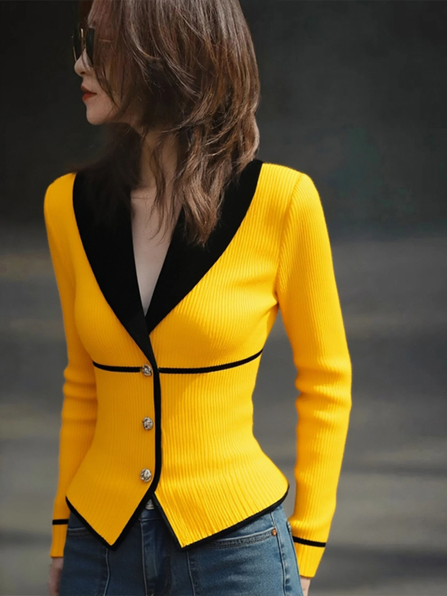 

Faionable Simple Single-Button Knitwear Soft Gentle White Commute Soft Camere Long Sve Women's Winter 2025 Sle Top