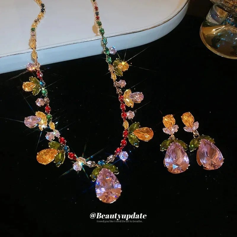 

Ladies flower leaf water drop pendant necklace high-end light luxury heavy-duty zircon clavicle necklace earrings dating set