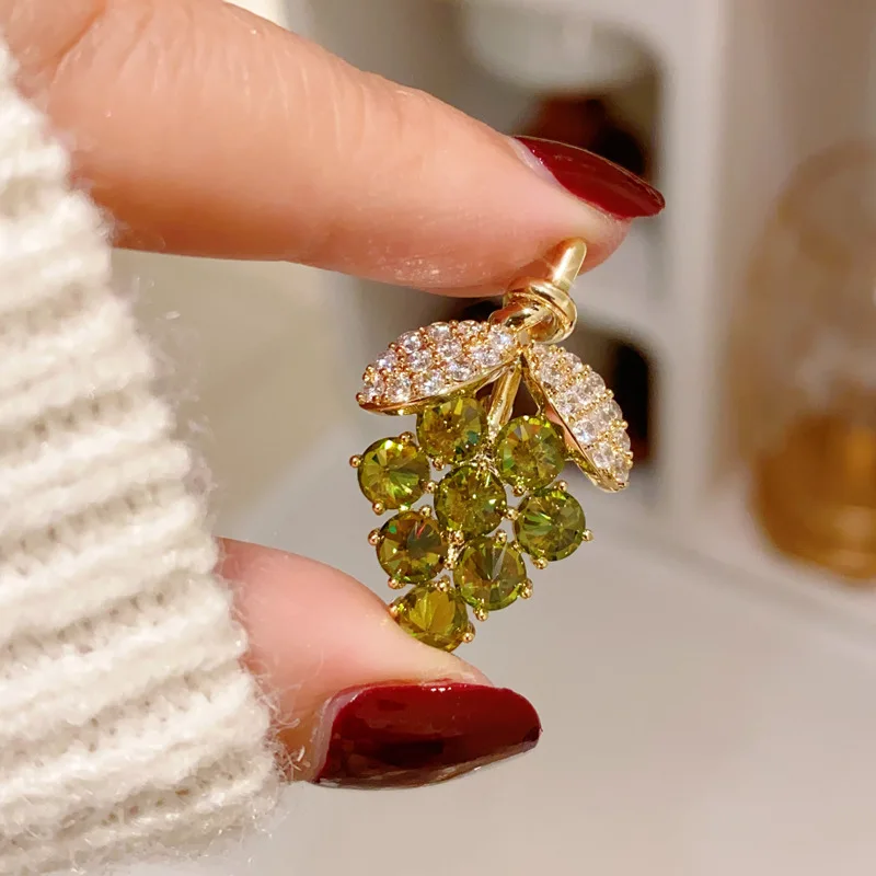 Green Grape Brooches For Women Gold Color Cubic Zirconia Fashion Jewelry Cute Fine Clothes Pins Party Accessories Gift