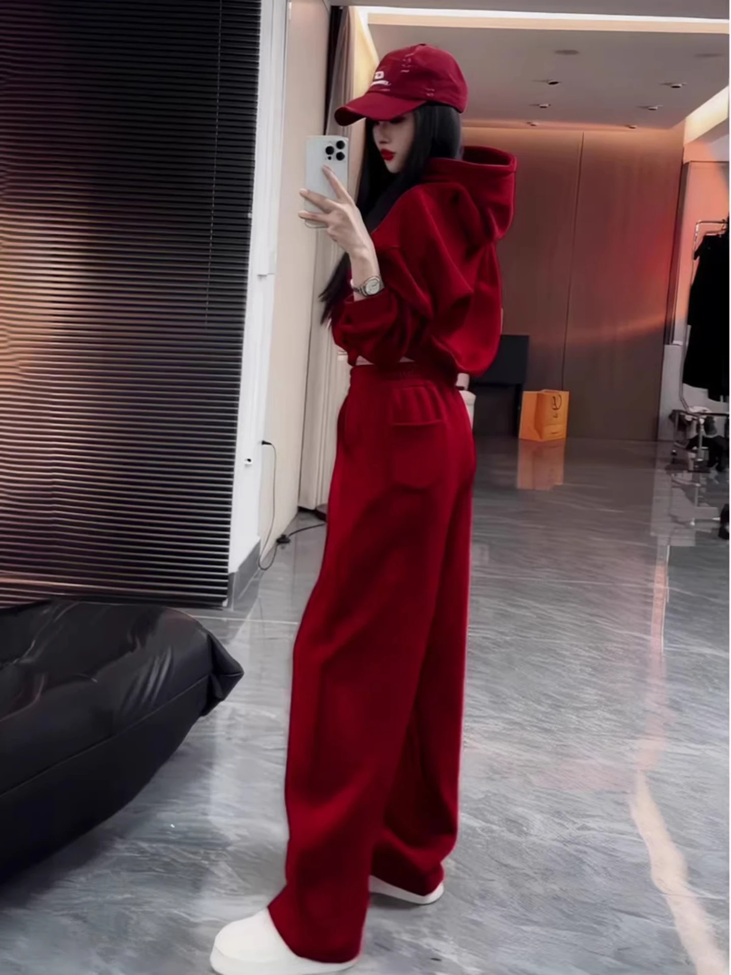طقم رياضي أحمر أنيق للنساء، هودي كاجوال وبنطلون واسع الساق، طقم من قطعتين للخريف والشتاء، فضفاض ومريح