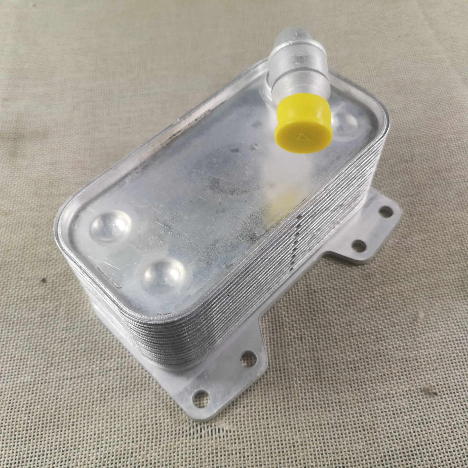 

Автомобильные детали Радиатор масла двигателя 17217560962