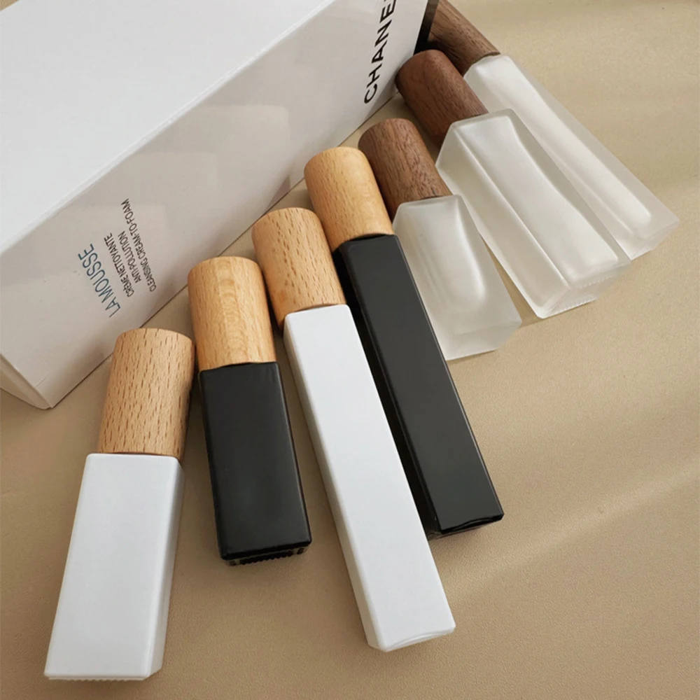 Bouchon en bois rouleau sur bouteille naturel vide rechargeable bouteille de parfum verre rouleau sur bouteilles bloquant la lumière pour huile essentielle quotidienne