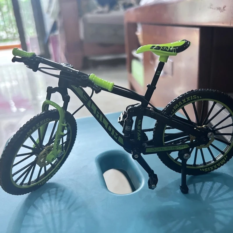 MTB con dita in lega di precisione Squisito corpo pressofuso con dettagli ricchi. Perfetto per collezionisti seri e appassionati di corse