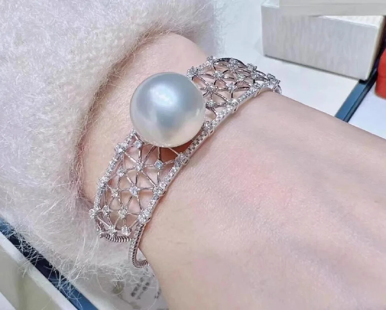 

New Pearl Bracelet AAAA 11-12mm Natural Round Nanhai White Pearl Bracelet 925