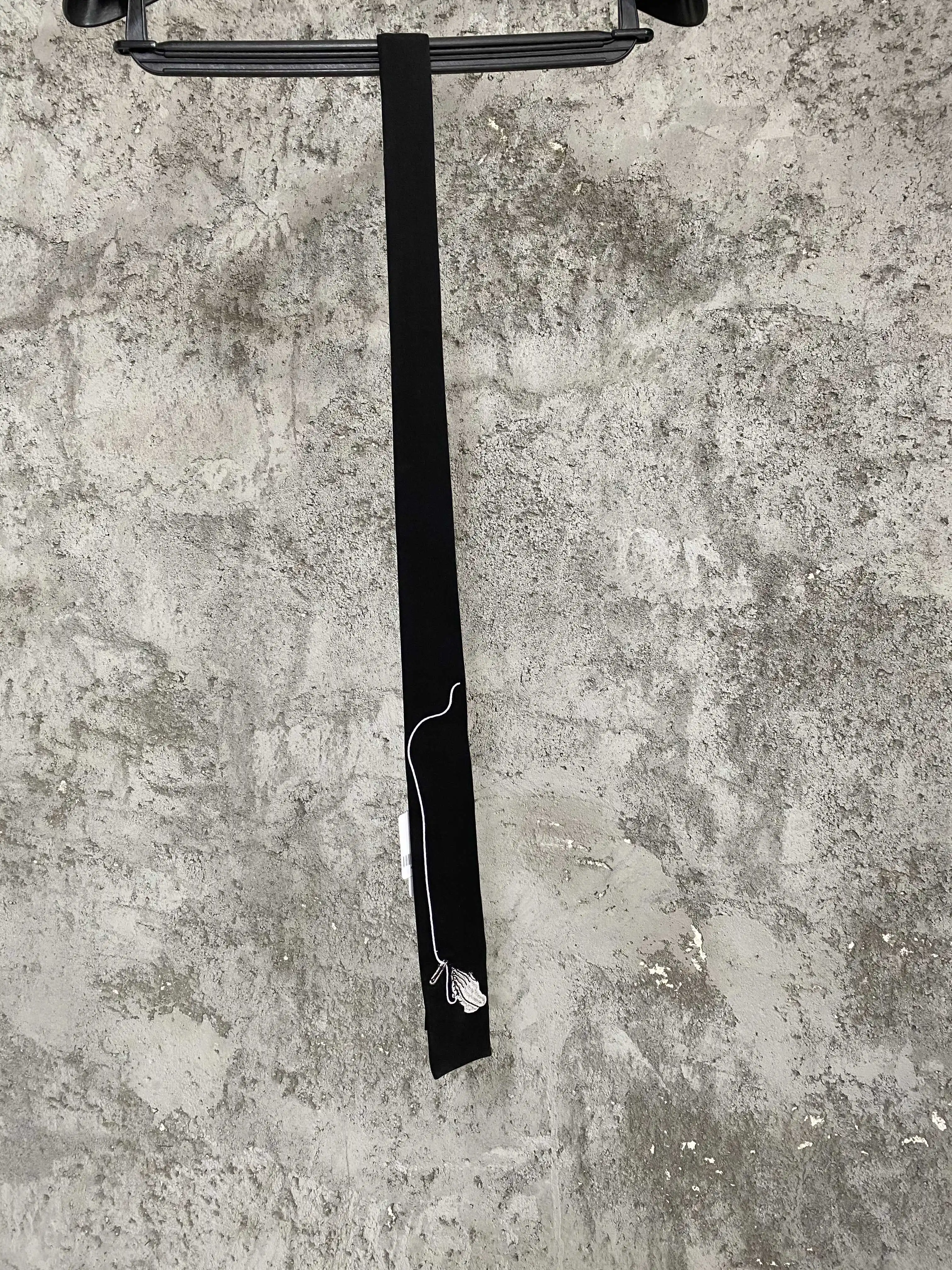 Original design, dark and niche Japanese-style hand-scissors hand-embroidered tie, wool tie