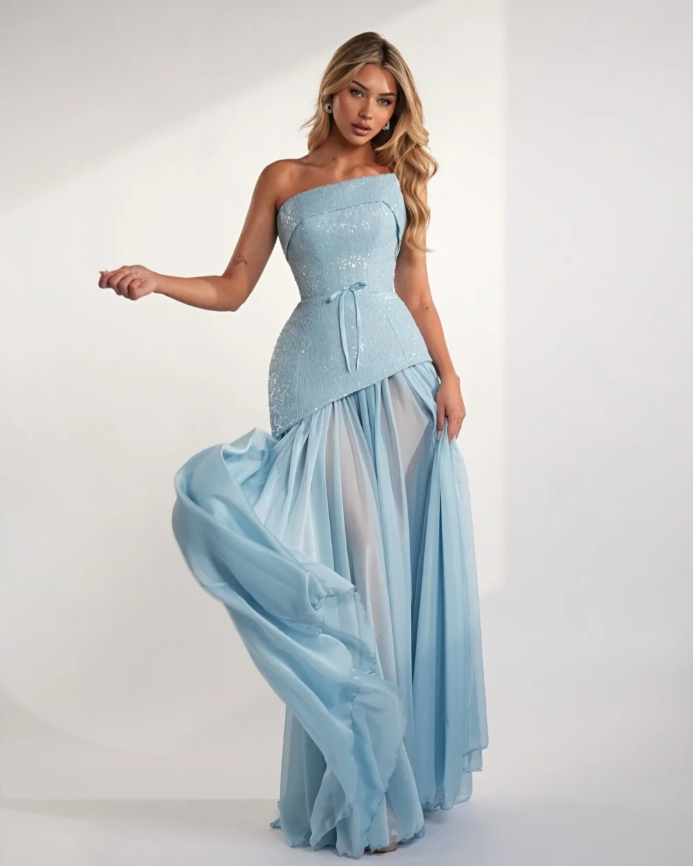 

Customized Sparkle Women Chiffon Bow Ruched A-Line Evening Dresses Modern Style Strapless Sleeveless Floor Lenght Prom Dresses