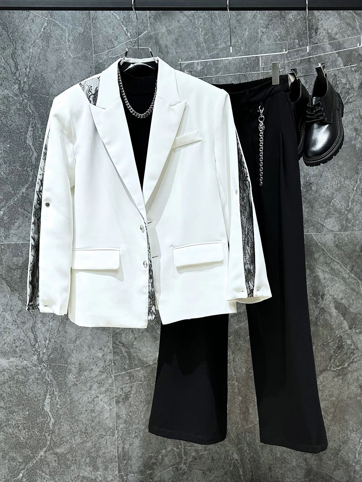

Мужской костюм в корейском стиле с кружевными вставками, модный универсальный осенний пиджак с длинным рукавом, однотонный, на двух пуговицах, повседневный костюм
