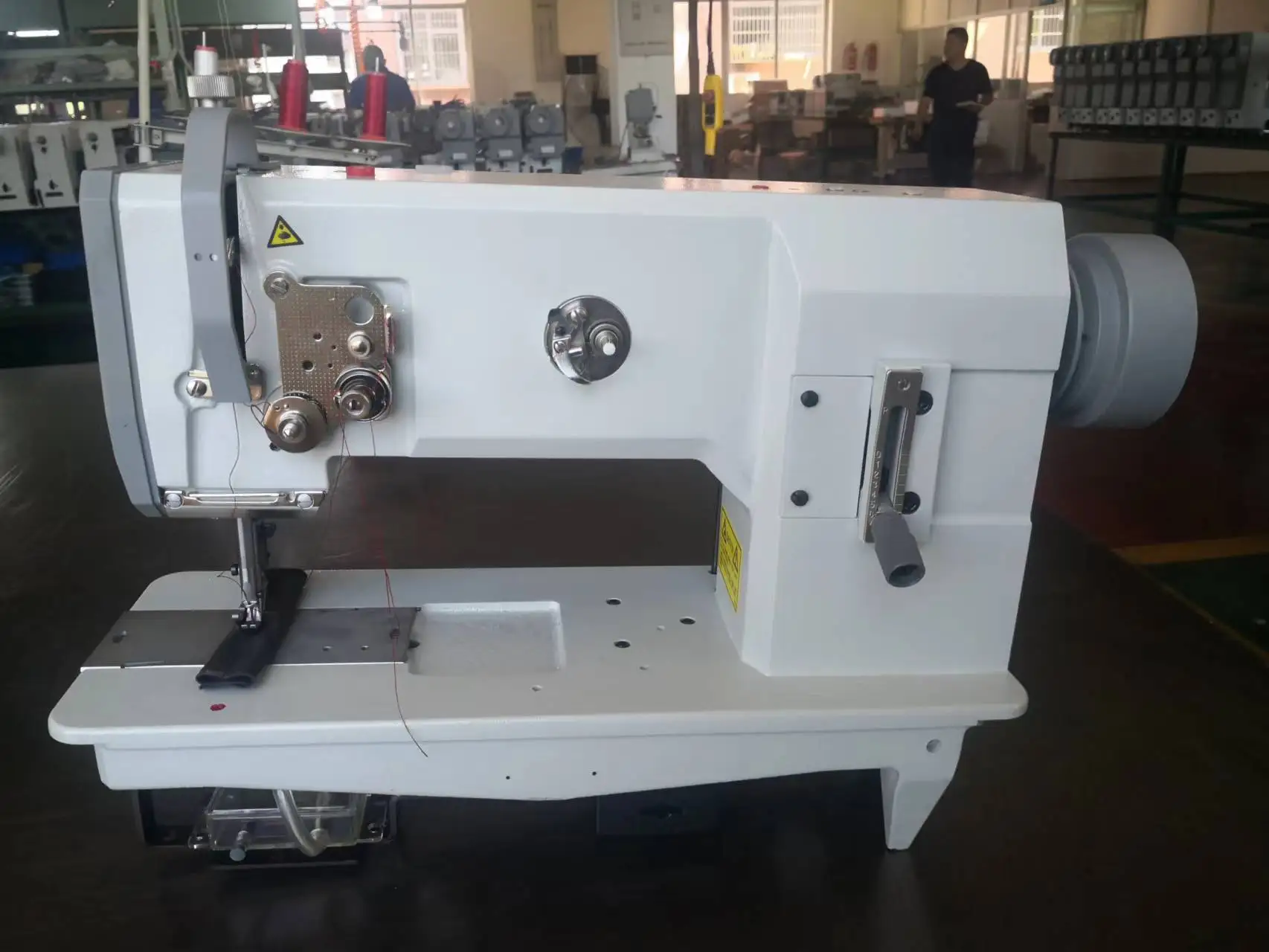 Qk-1245 Single Needle Compound Feed Furniture Leather Luggage Car Cushion Industry Sewing Machine for Medium and Heavy Material