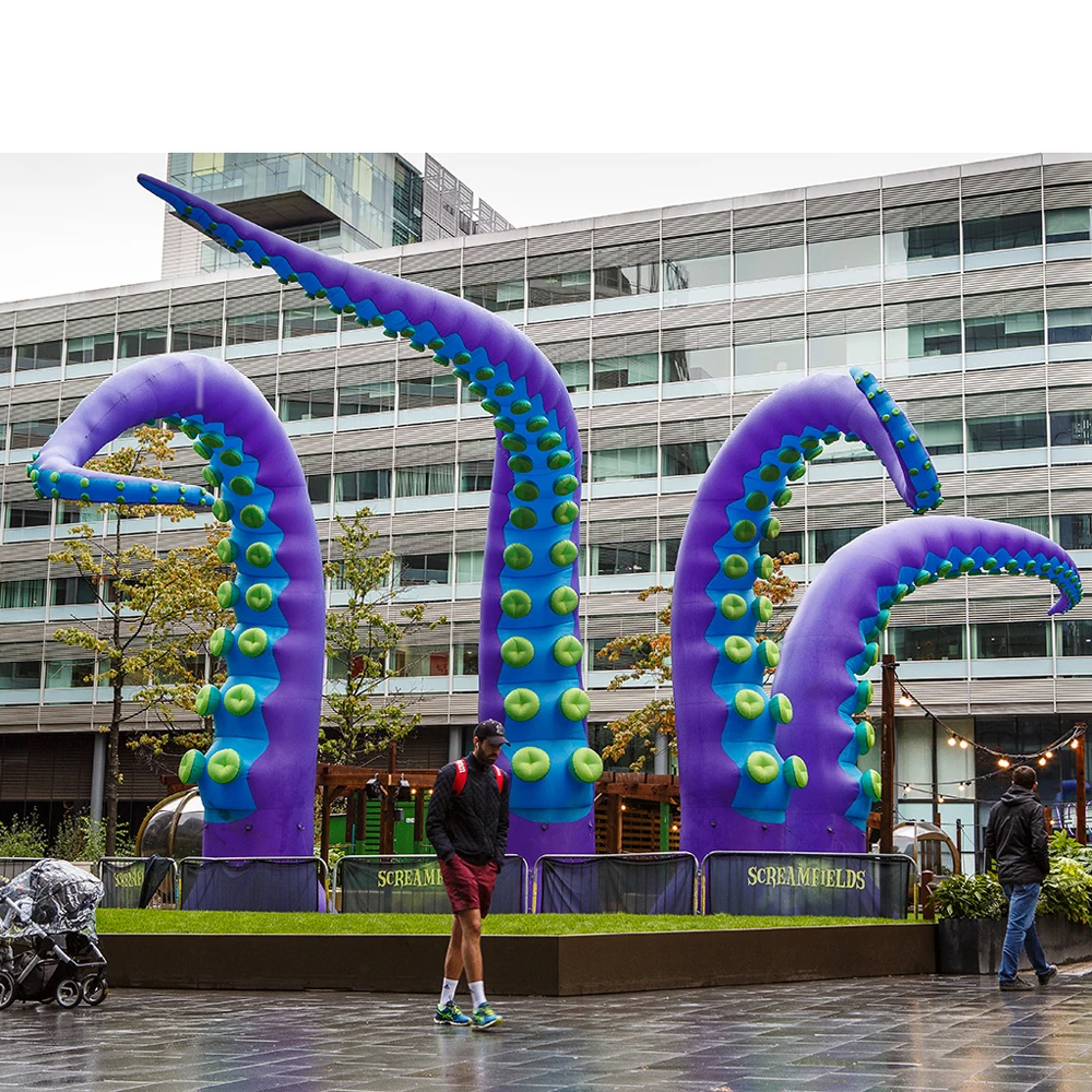 Tentáculo de pulpo inflable púrpura gigante con soplador para Halloween, eventos al aire libre, rendimiento comercial, techo de escenario,