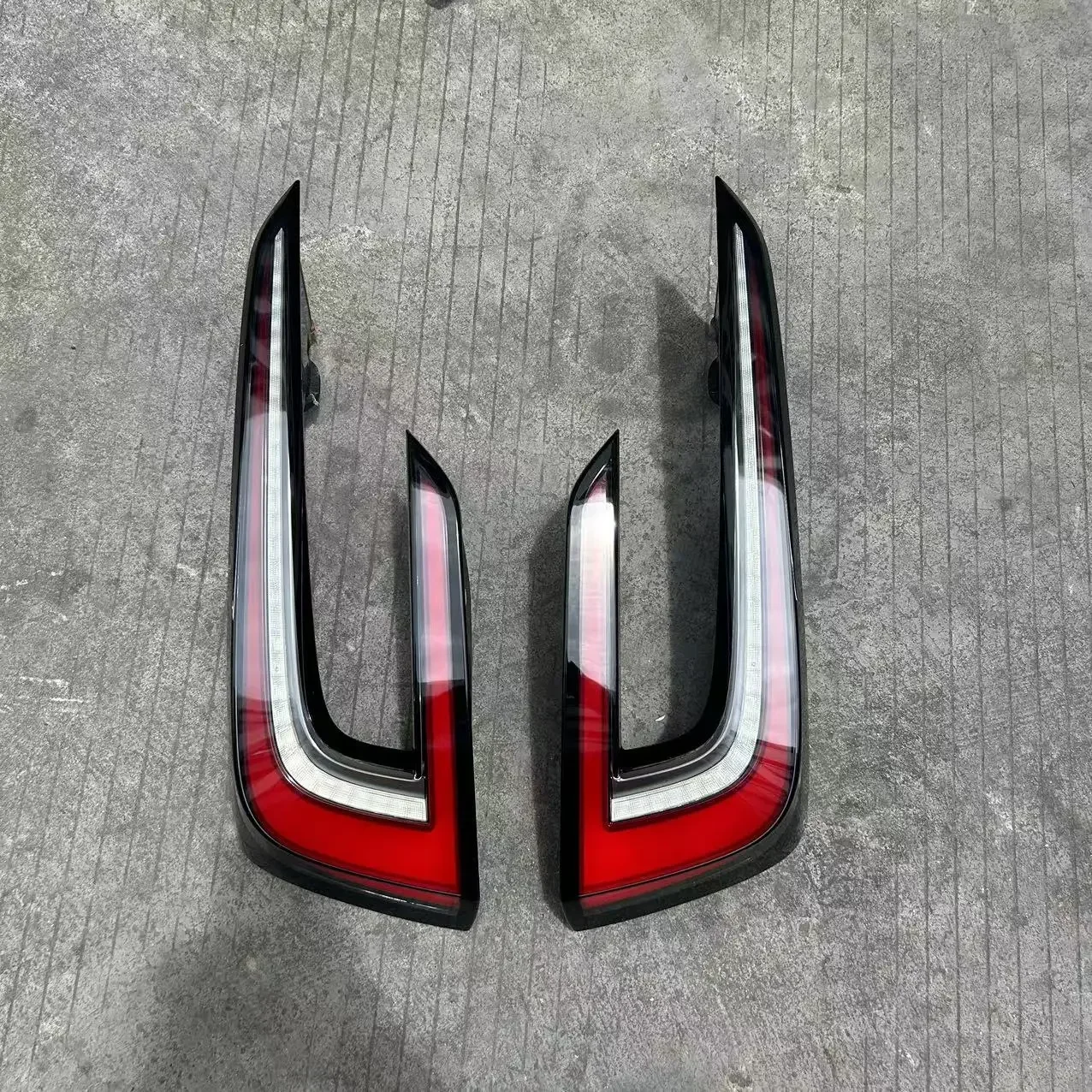 Applicable to 2023-2024 Refresh 3 anti-rear-end light original factory new part number 1691498-00-F/1691500-00-F