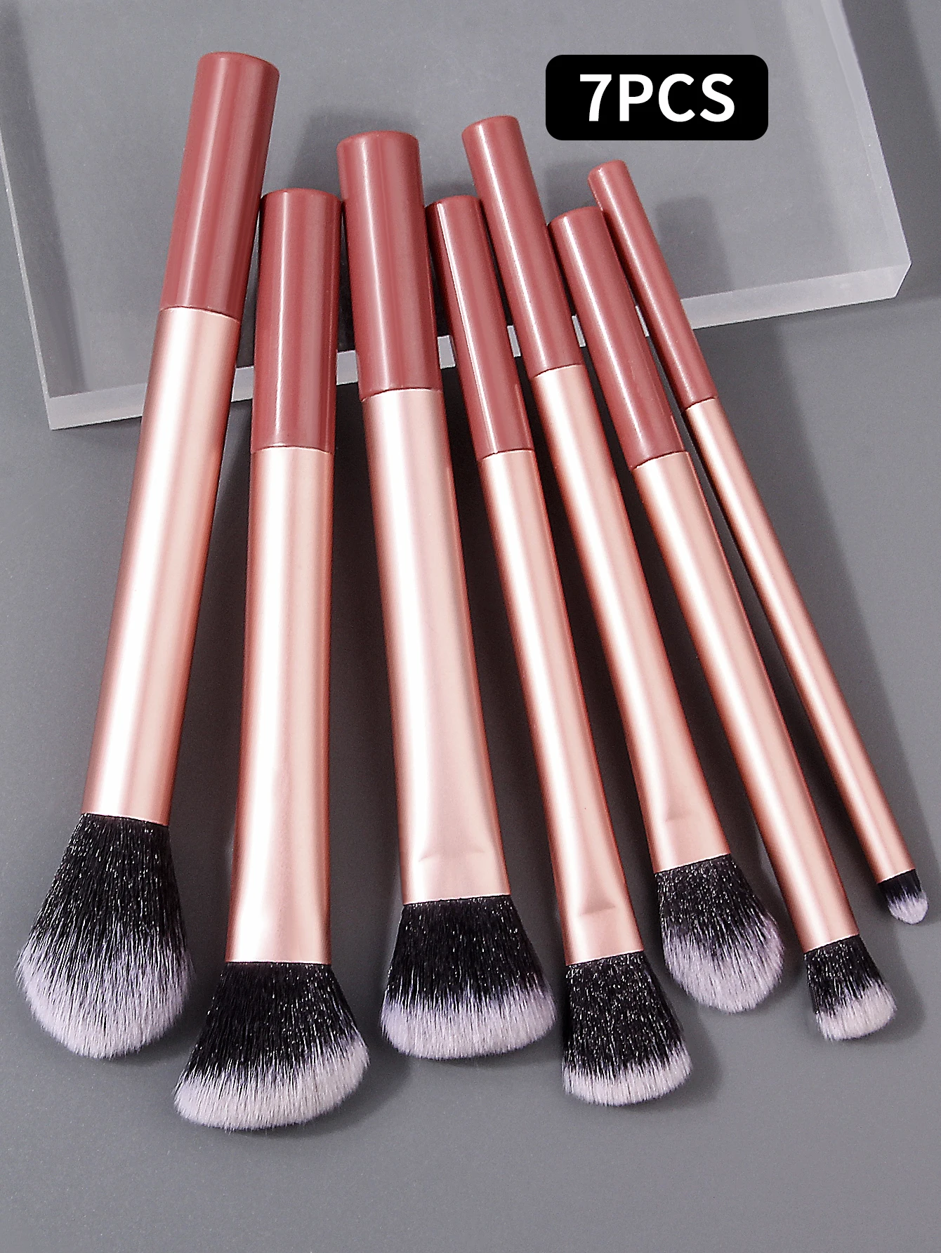 2025 New 7-piece makeup brush set:High-quality synthetic bristles,loose powder brush,blush brush,eyeshadow brush,concealer brush