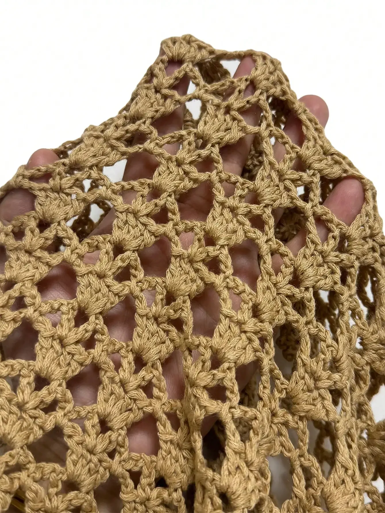 

Пляжная юбка-накидка крючком с декором из кисточек и ажурным узором