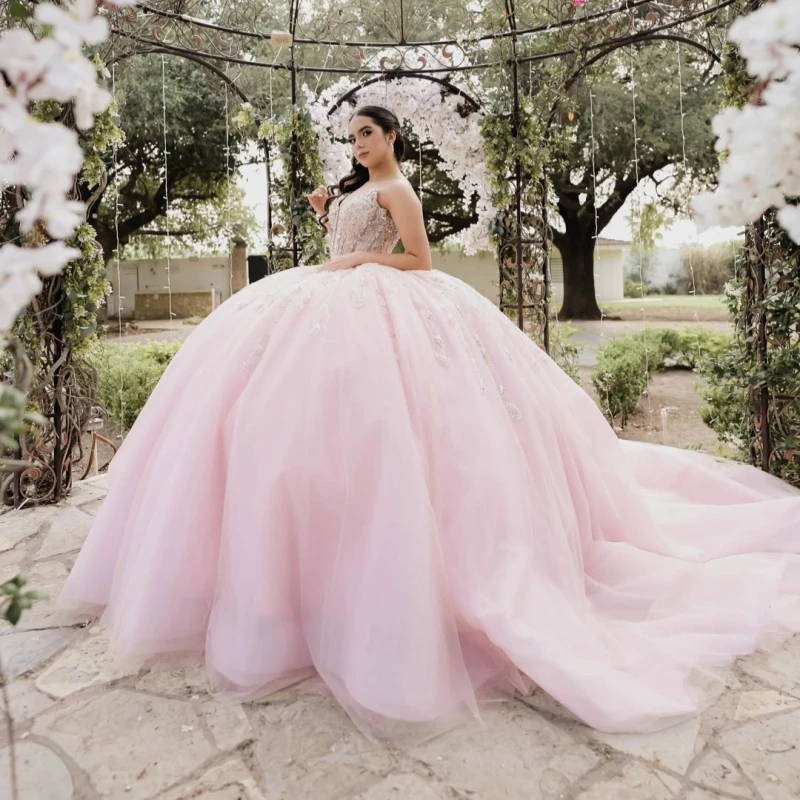 

Light Pink Shiny Ball Gown Quinceanera Dresses Beading Crystal Bow Tiered Tull Corset Off The Shoulder Sweet 16 Dress Vestidos