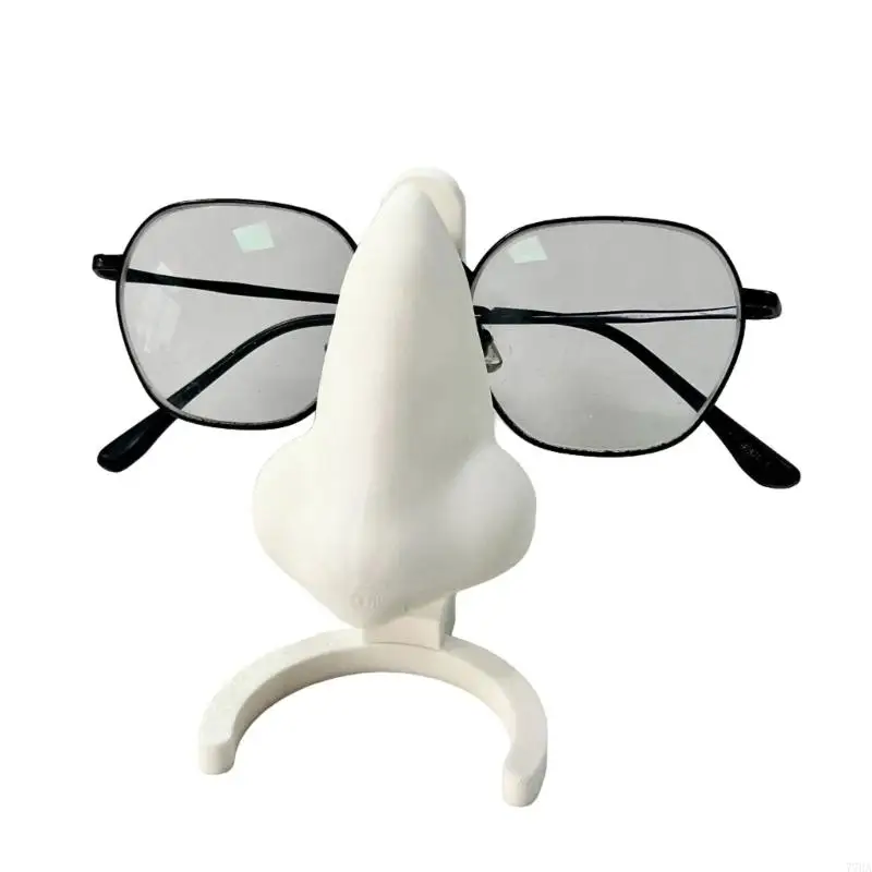 77 га. Очки в форме носа.