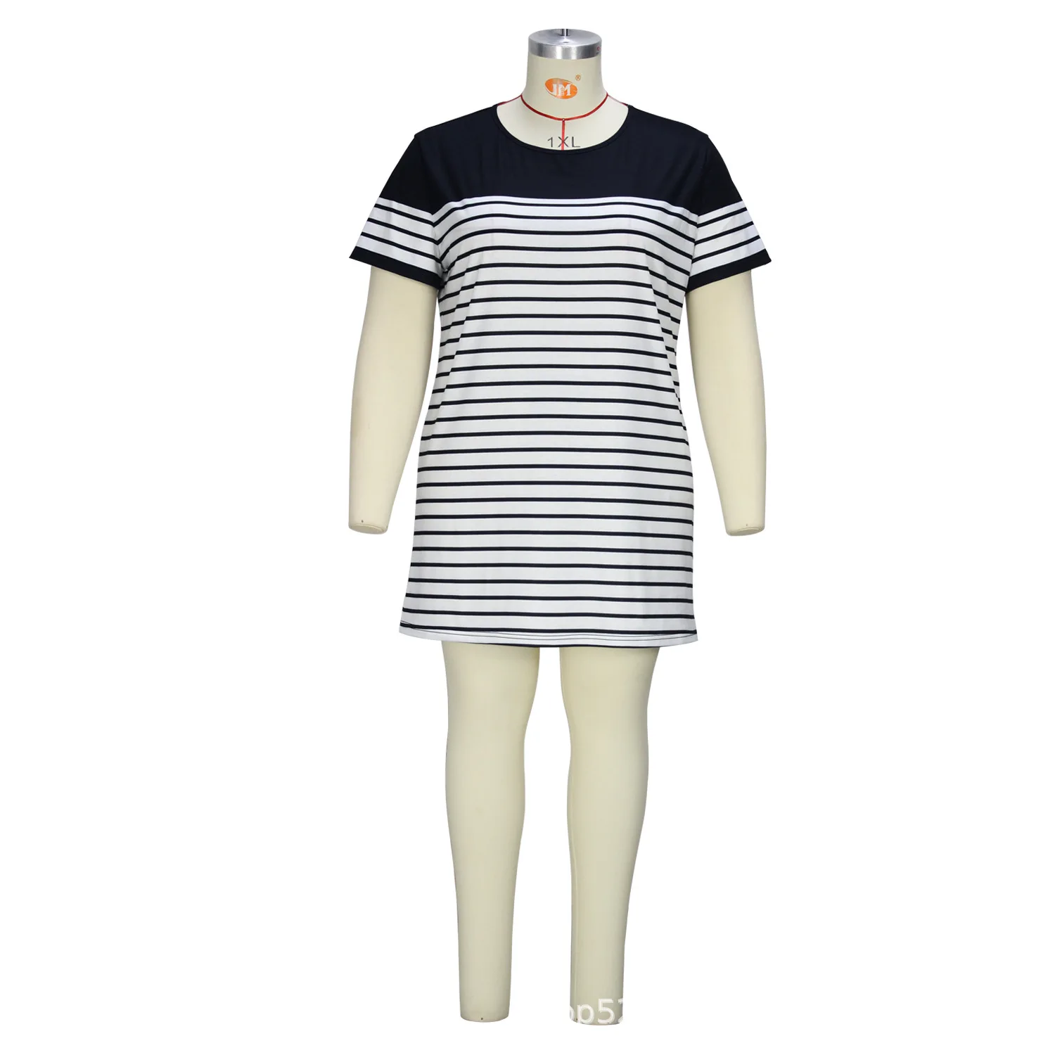 Simple and casual style, classic striped short-sleeved dress with a regular round neck and a straight short skirt.
