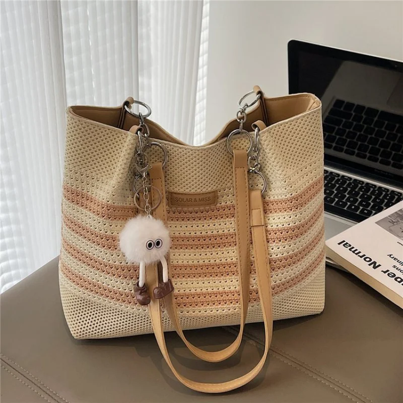 

High-End Luxury Leather Crossbody Bag With Stylish Letter Logo Minimalist Vintage Fashionable For Women Casual Messenger