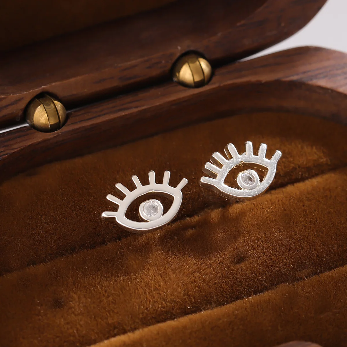 

New Fashion Simple 925 Sterling Silver Creative Eyes Stud Earrings E082