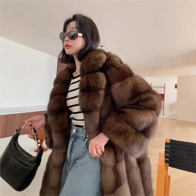 The new hybrid fur coat with a purple suit collar is light luxury for women