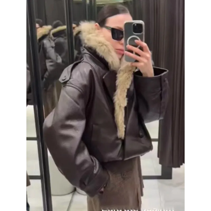 เสื้อแจ็คเก็ตหนังผู้หญิง ปกขนเฟอร์เทียมสีน้ำตาล ดีไซน์โอเวอร์ไซส์ แขนยาว แฟชั่นหรูหรา สไตล์บอมเบอร์  ใส่ได้หลากหลายโอกาส