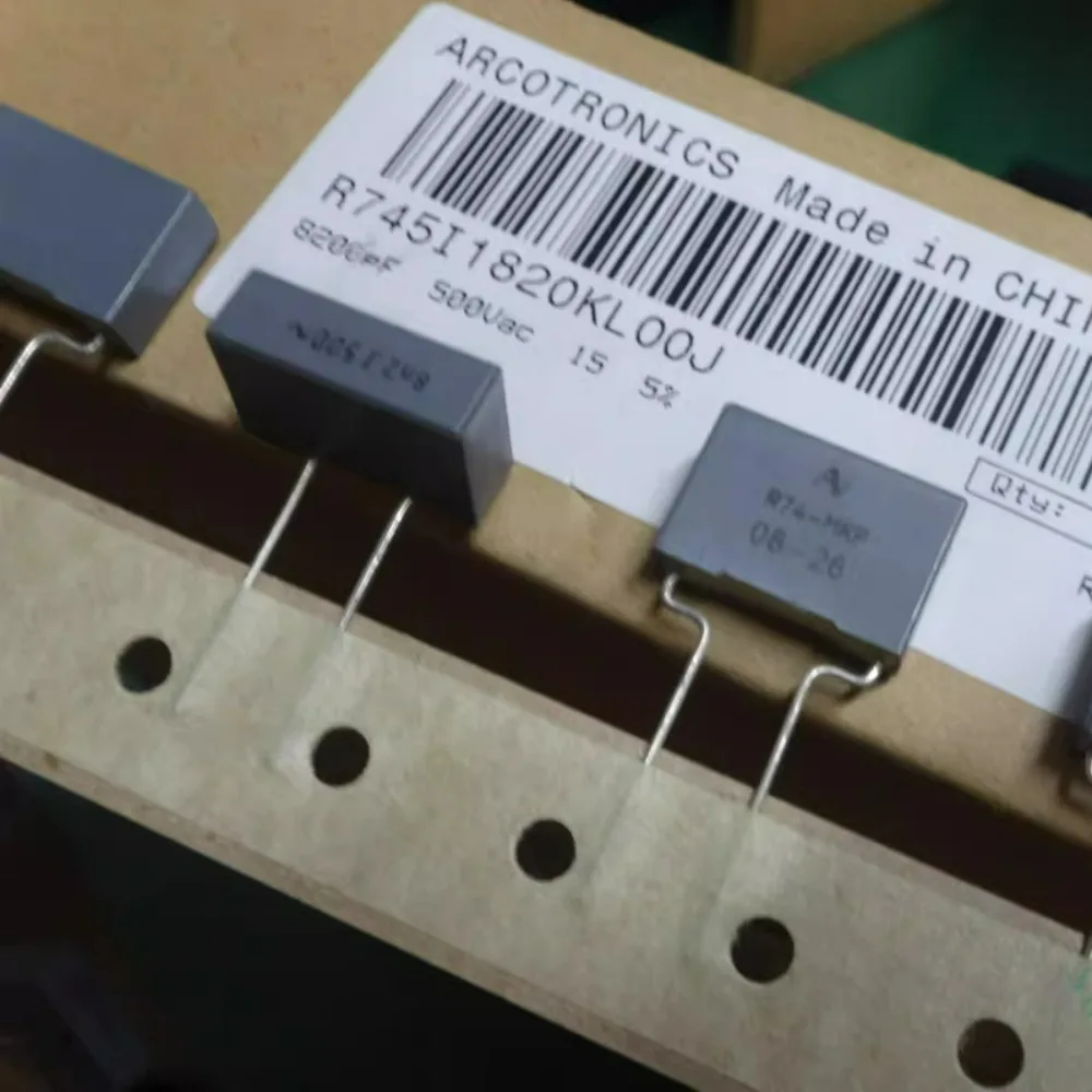 

20pcs/lot AV R74 0.0082uf/500VAC 8.2nf 8200pf 8n2 822 Brand New 8mm Film Capacitor R745I1820KL00J / R745I1820KN00J