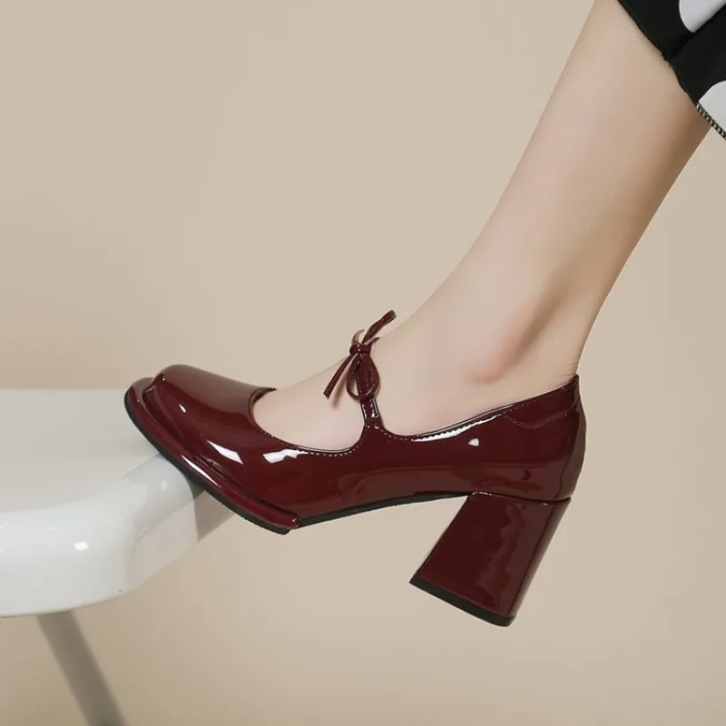 

Red retro height increase thick heel high heels women's 2026 new autumn and winter French shallow mouth single shoes