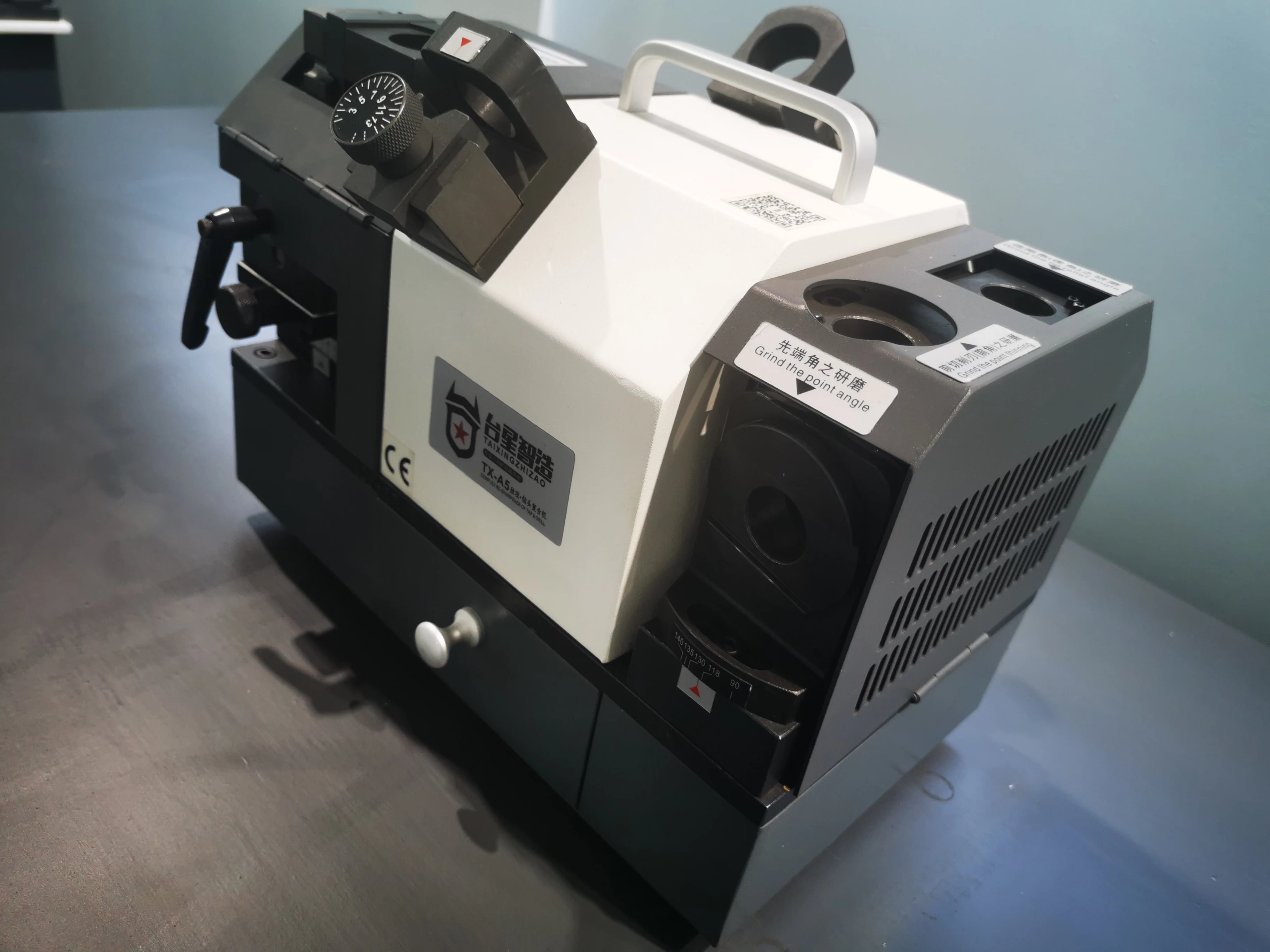 

Высокоэффективный станок для заточки метчиков и сверл A5: легкая заточка винтовых метчиков и сверл