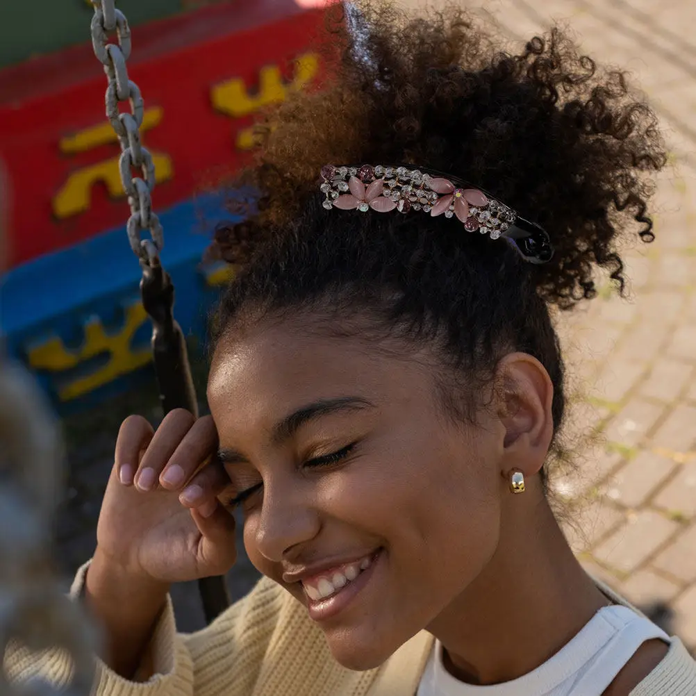 

2 шт. заколки для волос в форме банана со стразами для женщин, с инкрустацией опалом, удобные, легкие, для укладки волос на свадьбы и вечеринки