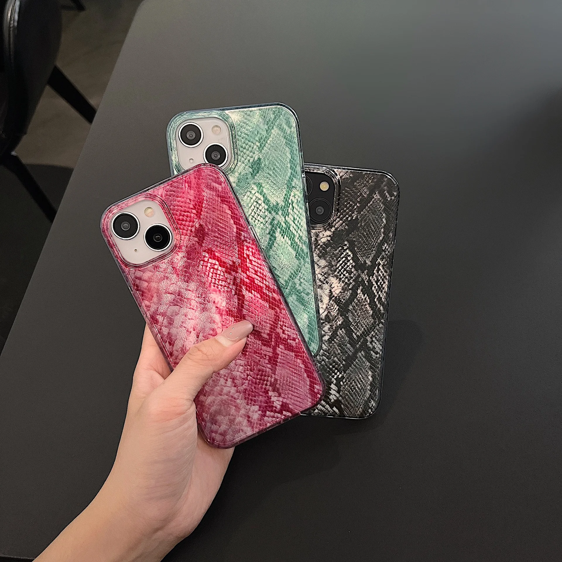 نمط جلد الثعبان الجديد مناسب لهاتف آيفون 16 جراب هاتف 14 15 برو ماكس حافة جلدية PC13 برو غطاء حماية مضاد للسقوط 12