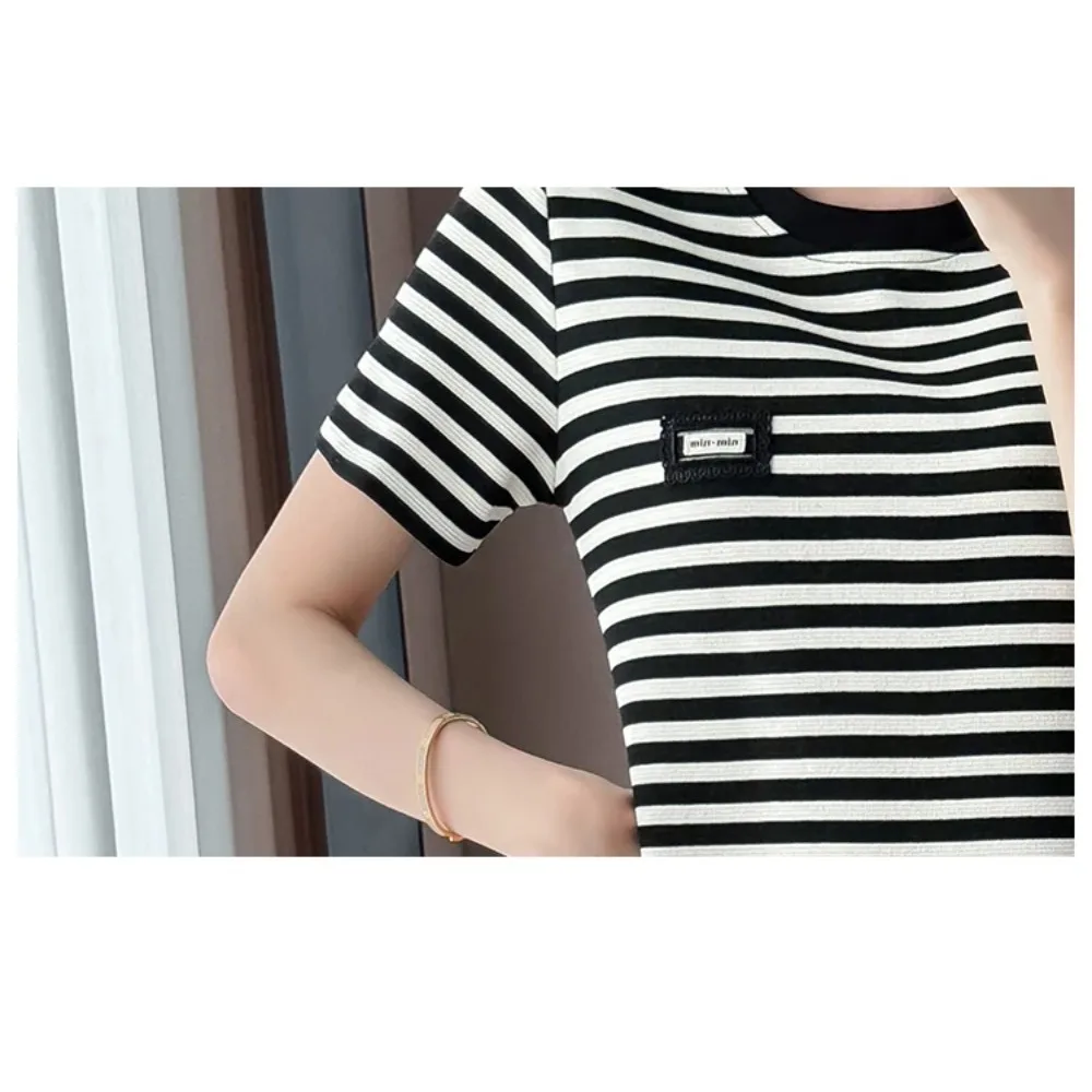 فساتين أنيقة كلاسيكية أنيقة مخططة ومقسمة رفيعة للسهرة في شارع العليا بالإضافة إلى حجم الملابس النسائية