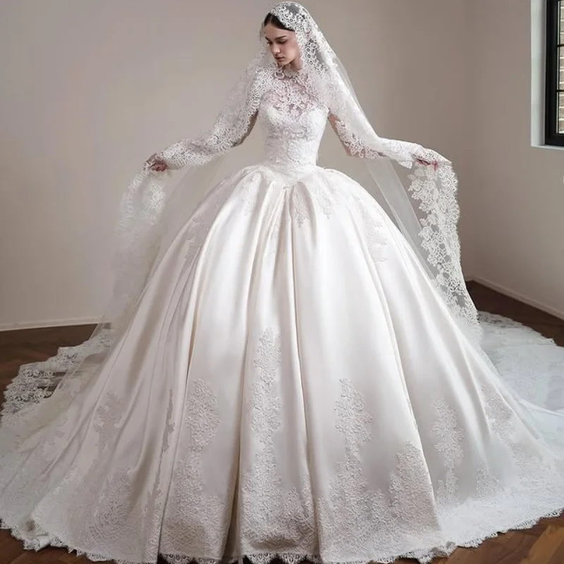

Customized satin ivory white Ball Gown Royal Wedding Dresses Sweetheart applique Lace 3D flower backless Made Robe De