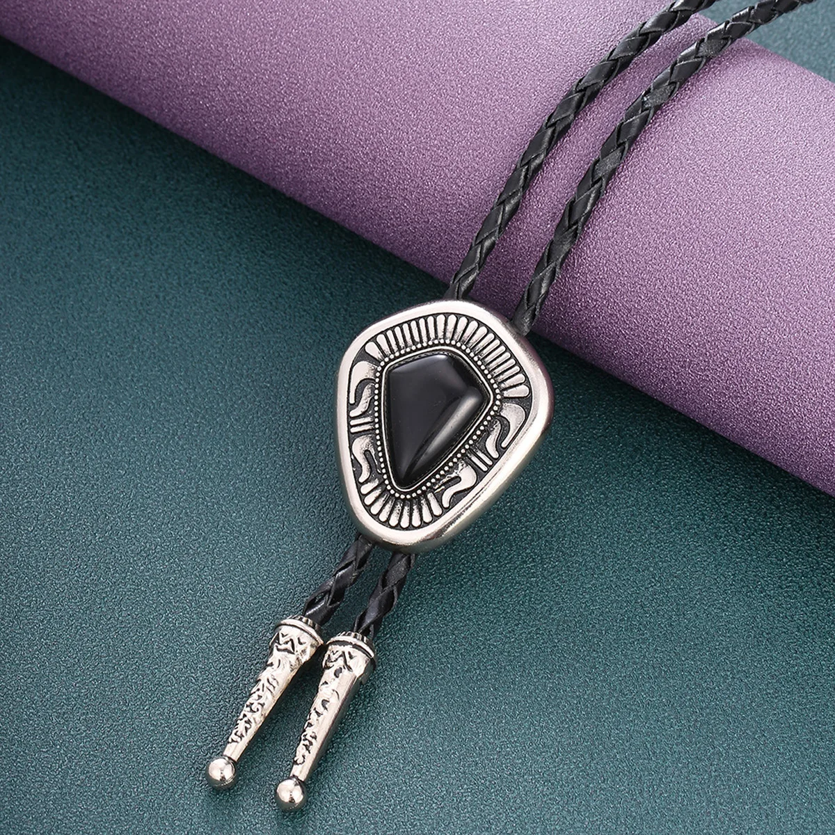 

Sue Che Men's Retro Bolo Tie Diamond-shaped Embossing Western Style Fashion Accessory
