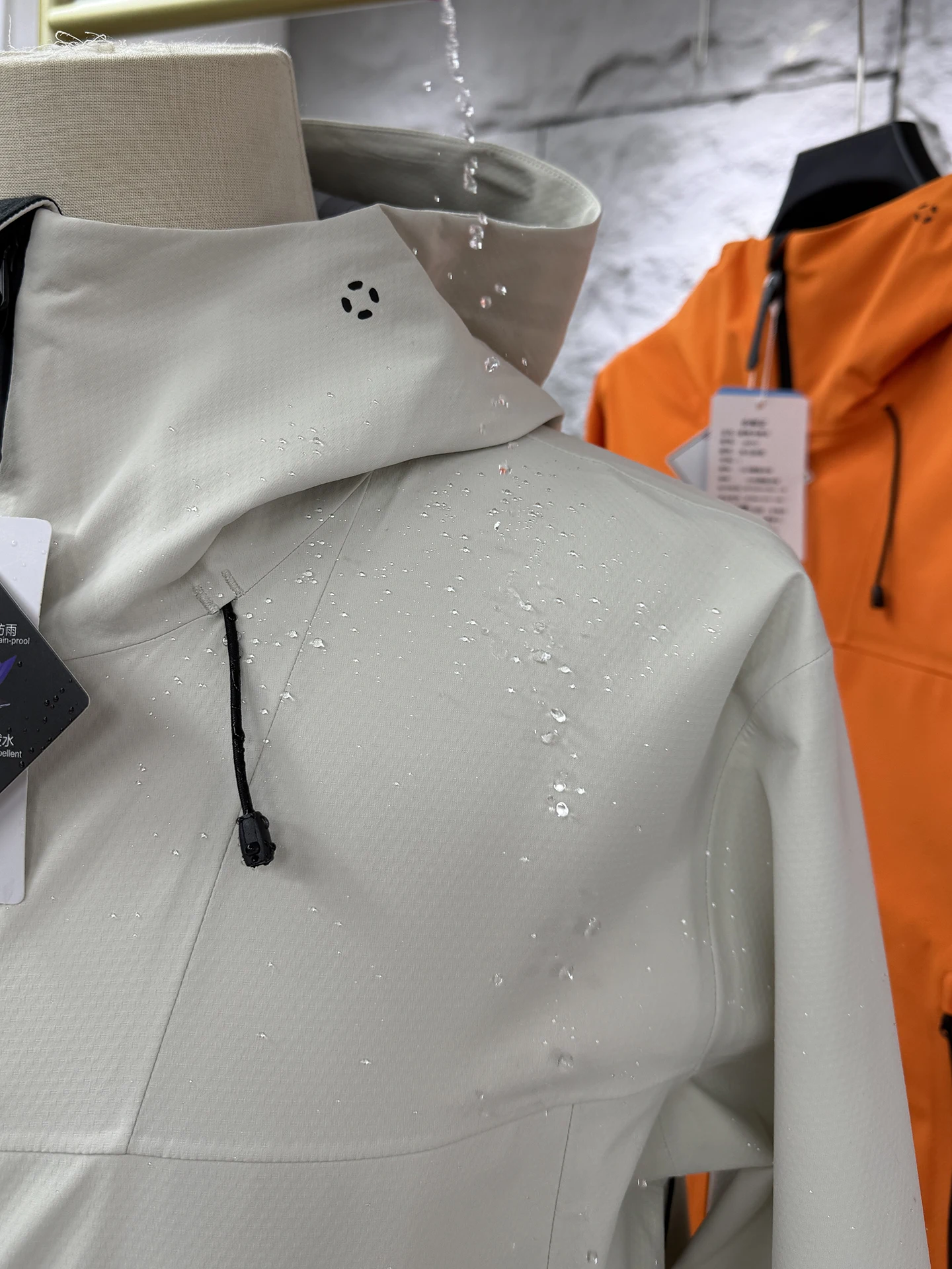 

Men's Outdoor Hardshell Jacket 3D Tailoring Windproof Waterproof Polyester Fiber Long Sleeve Hooded Zipper Closure Casual Coat
