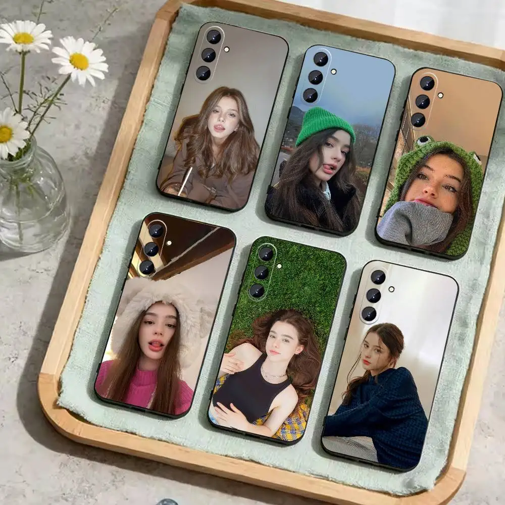 

C-Emily Bader Phone Case For Samsung Galaxy A73,A21s,A22,A31,A52,A53,A71,A41Soft Black Shell