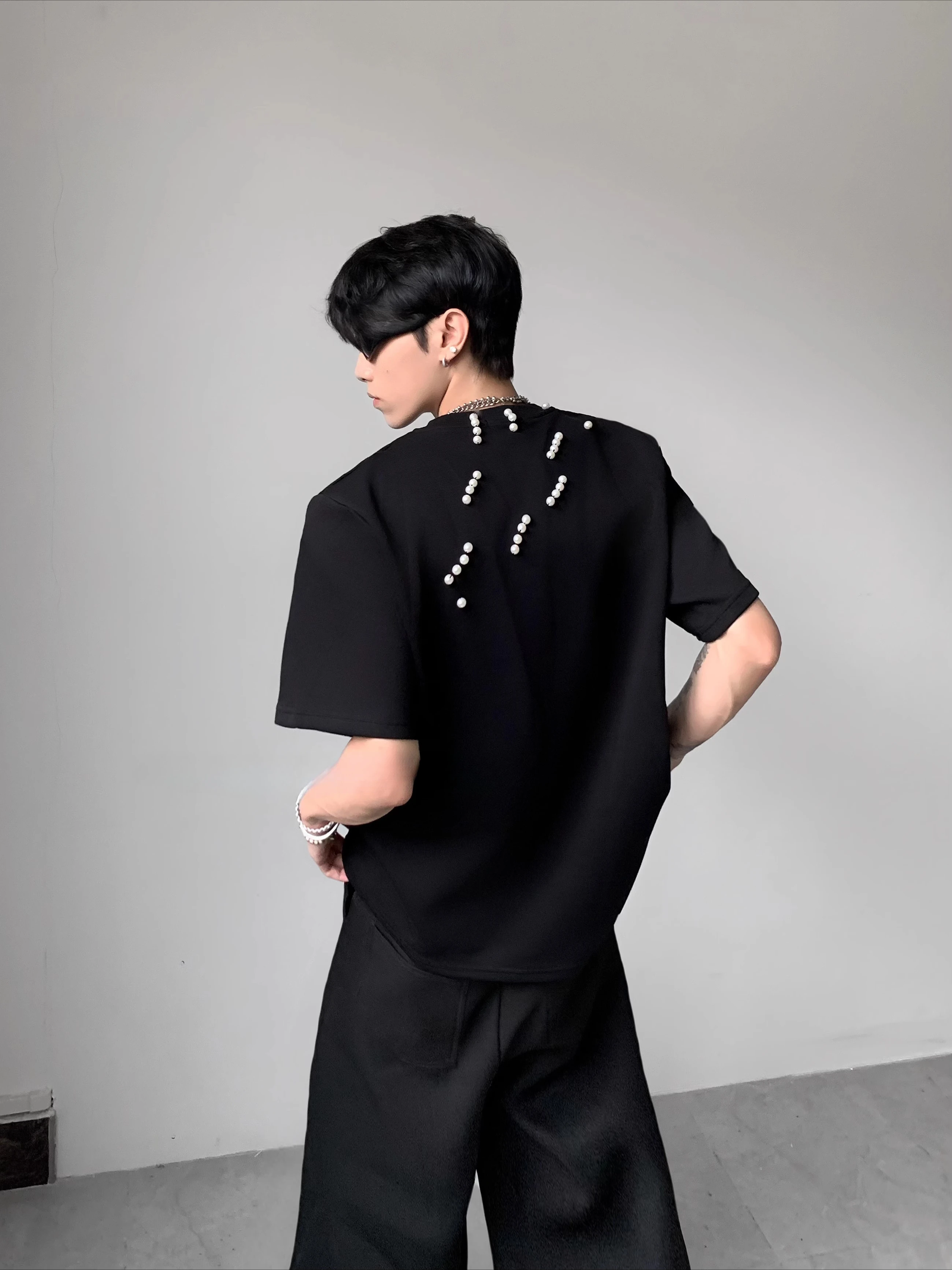 Light Luxury Pearl Decorative Design Tees Male Trendy Shoulder Padded Short-sleeve Tops Men's 2025 Summer New High-end T-shirts